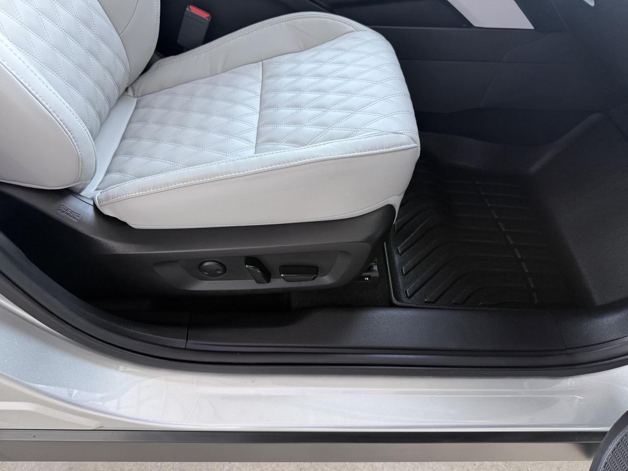 2025 Mitsubishi Outlander Plug-In Hybrid SEL Knoxville TN