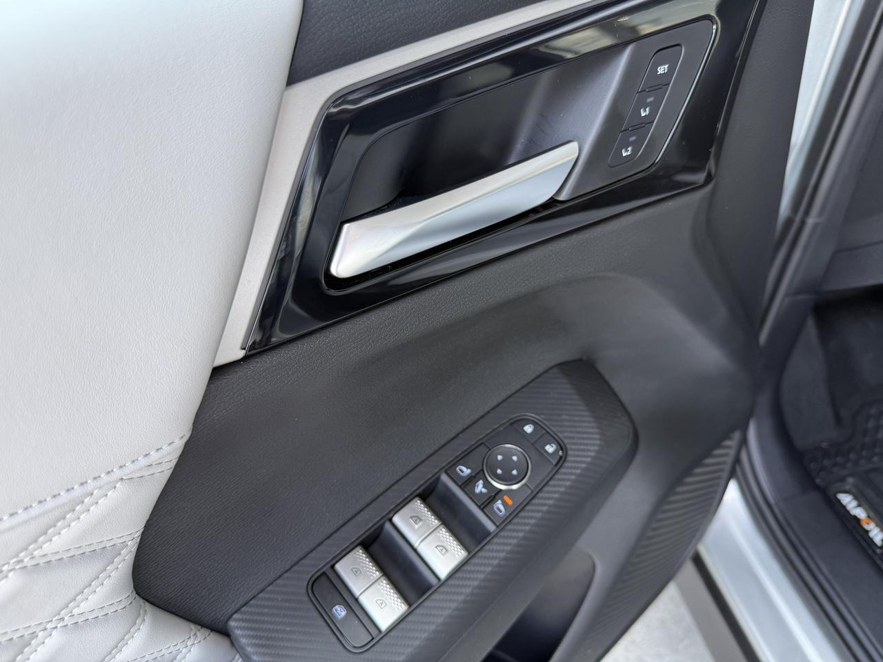2025 Mitsubishi Outlander Plug-In Hybrid SEL Knoxville TN