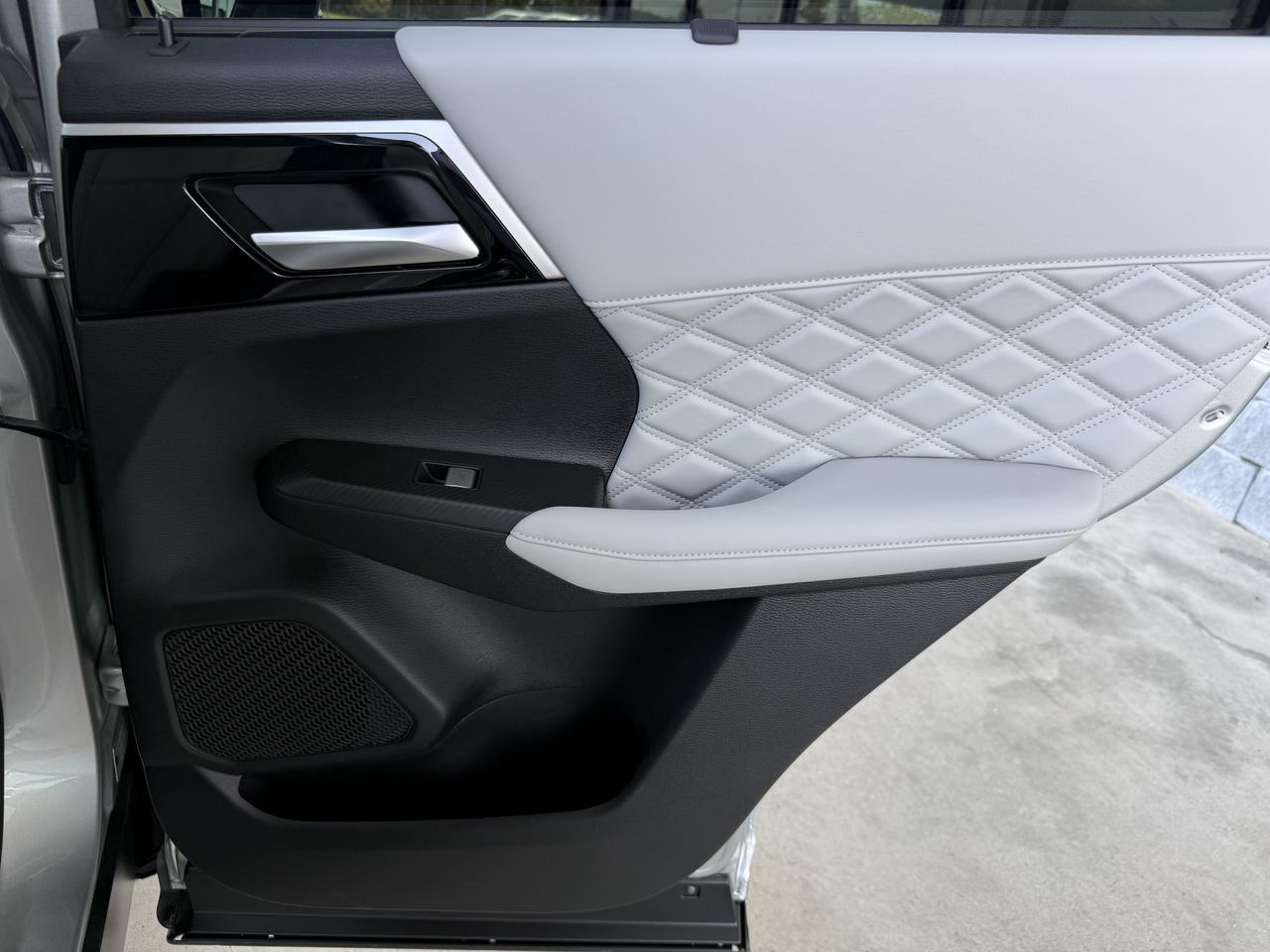 2025 Mitsubishi Outlander Plug-In Hybrid SEL Knoxville TN