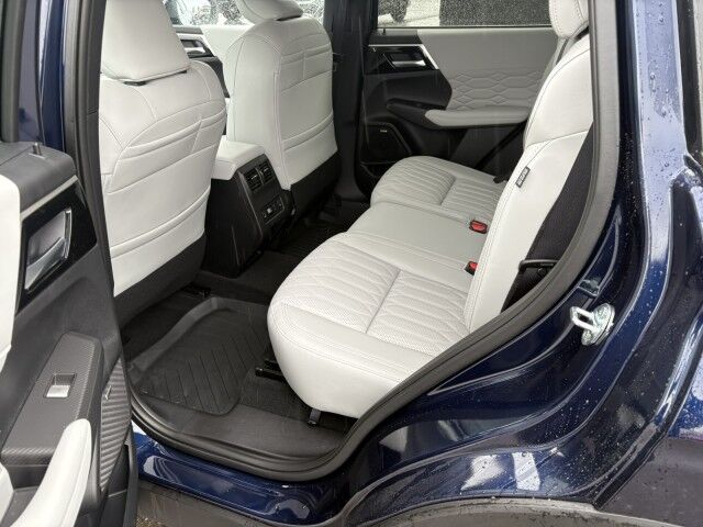 2025 Mitsubishi Outlander SE Grande Prairie AB