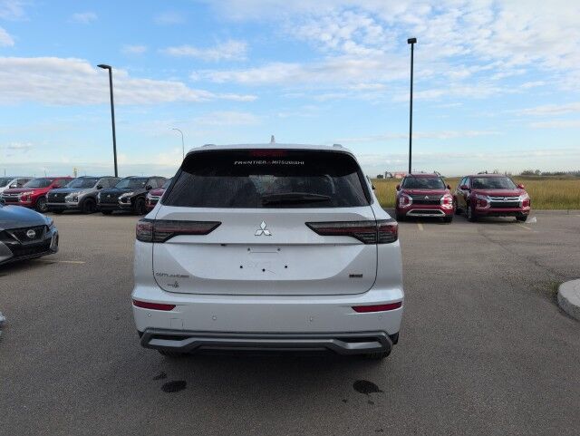 2025 Mitsubishi Outlander SE Grande Prairie AB