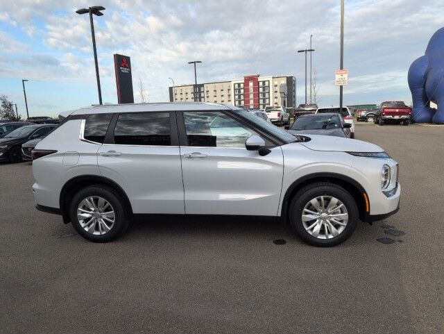 2025 Mitsubishi Outlander SE Grande Prairie AB