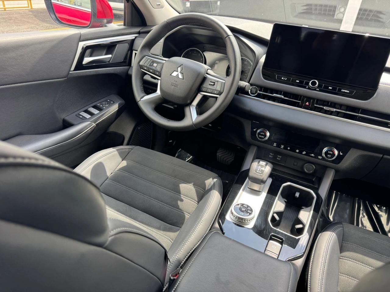 2025 Mitsubishi Outlander SE Miami FL