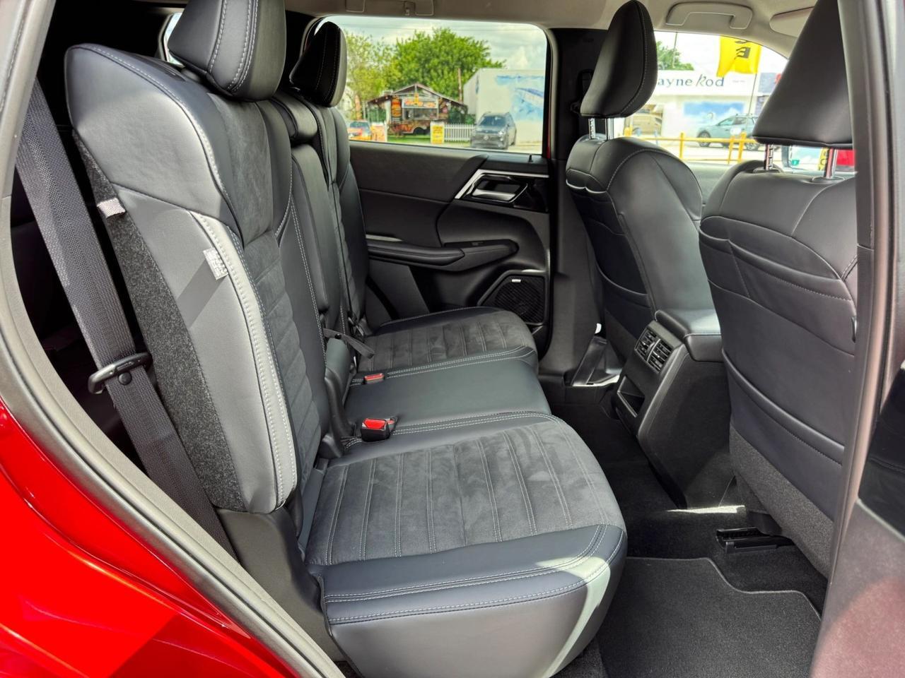 2025 Mitsubishi Outlander SE Miami FL