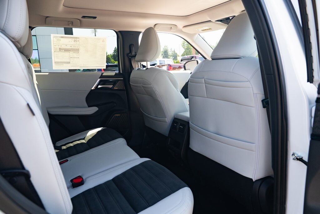 2025 Mitsubishi Outlander SE Milwaukie OR