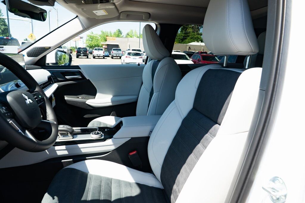 2025 Mitsubishi Outlander SE Milwaukie OR