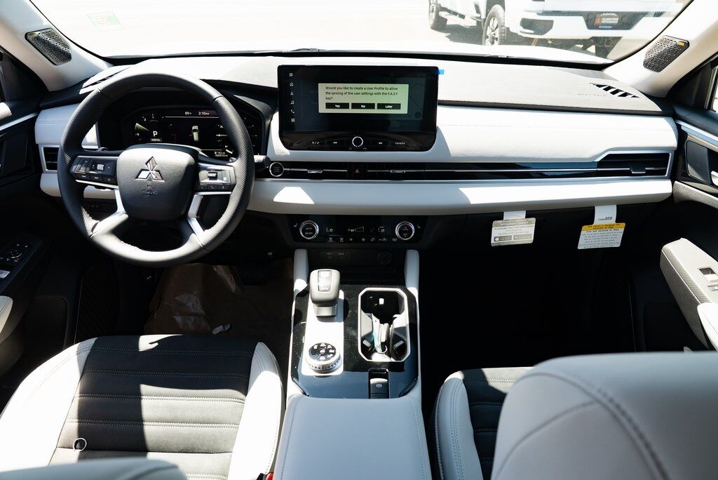 2025 Mitsubishi Outlander SE Milwaukie OR