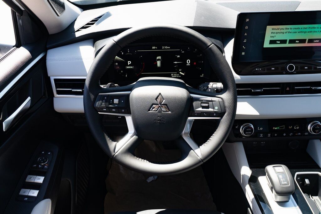 2025 Mitsubishi Outlander SE Milwaukie OR
