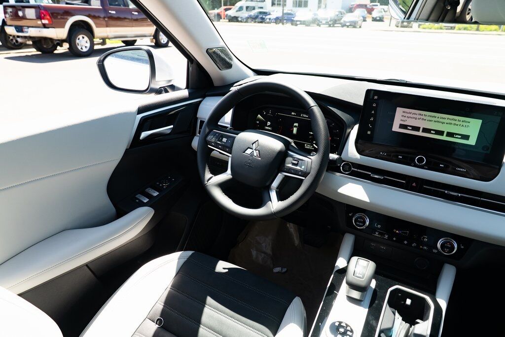 2025 Mitsubishi Outlander SE Milwaukie OR