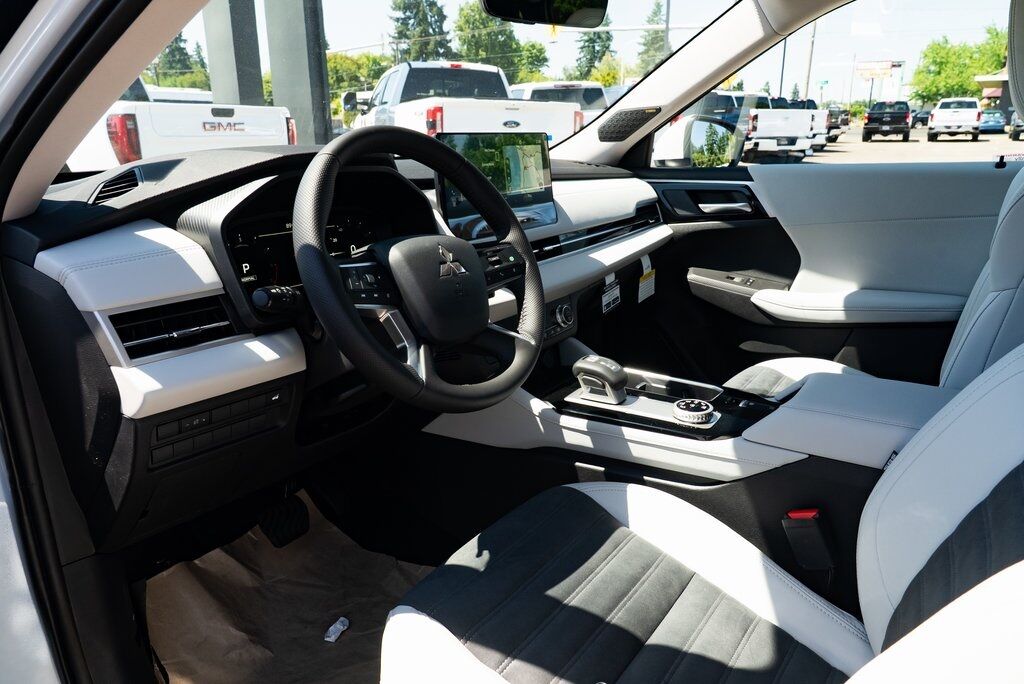 2025 Mitsubishi Outlander SE Milwaukie OR