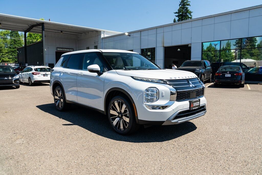2025 Mitsubishi Outlander SE Milwaukie OR