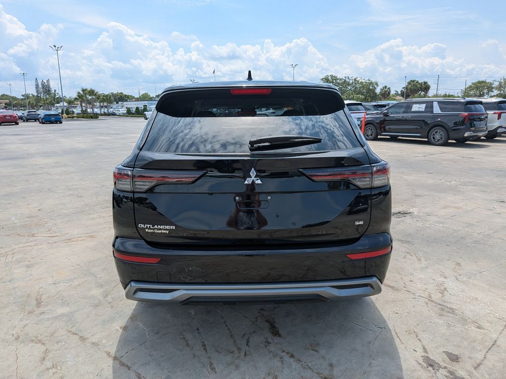 2025 Mitsubishi Outlander SE San Clemente CA