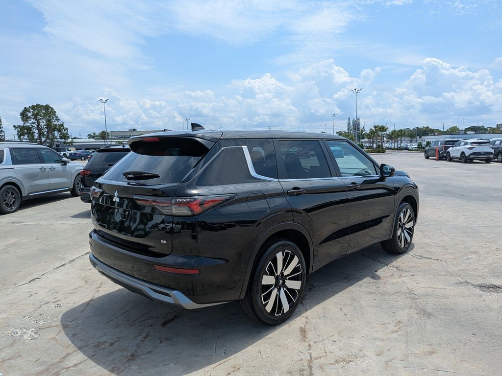 2025 Mitsubishi Outlander SE San Clemente CA