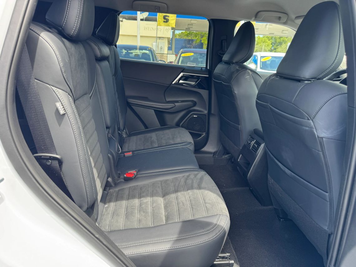 2025 Mitsubishi Outlander SE Sport Utility 4D