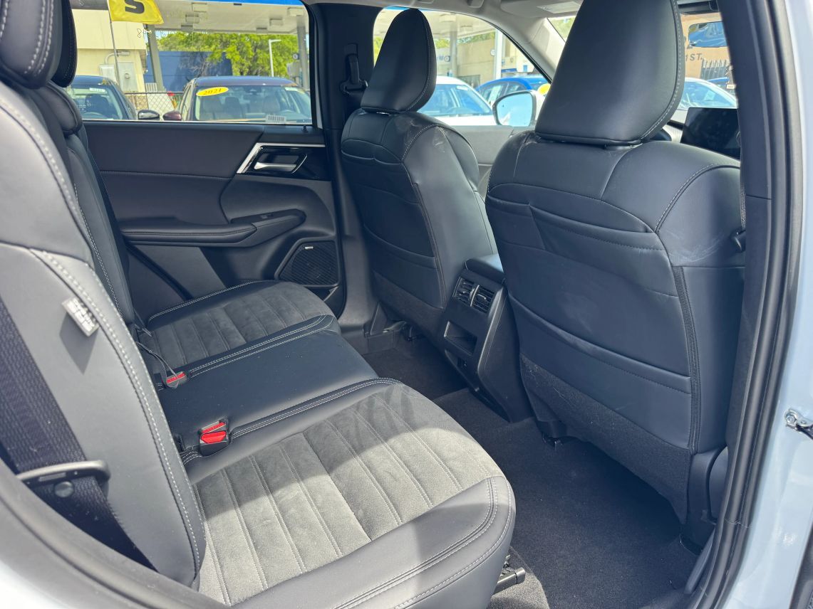 2025 Mitsubishi Outlander SE Sport Utility 4D