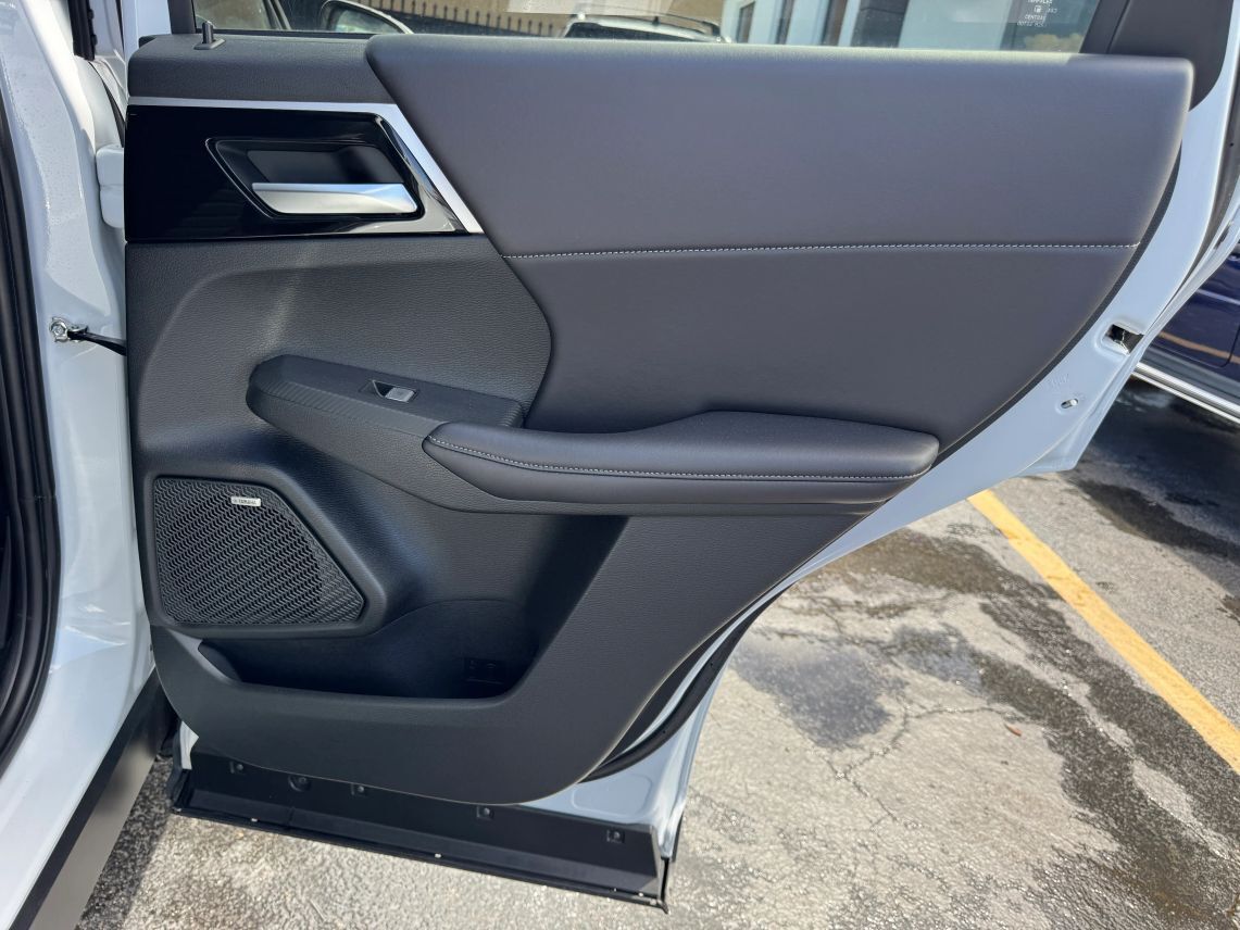 2025 Mitsubishi Outlander SE Sport Utility 4D