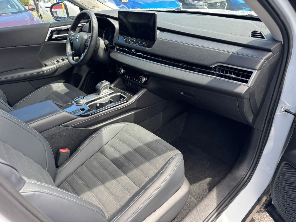 2025 Mitsubishi Outlander SE Sport Utility 4D