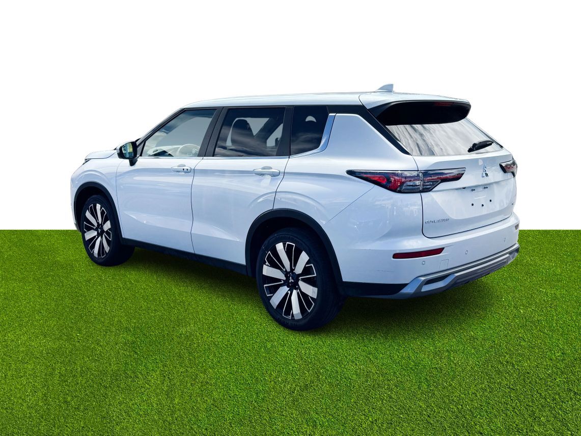 2025 Mitsubishi Outlander SE Sport Utility 4D
