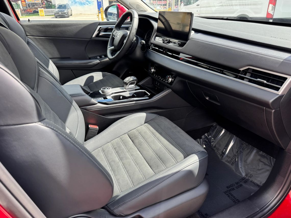 2025 Mitsubishi Outlander SE Sport Utility 4D