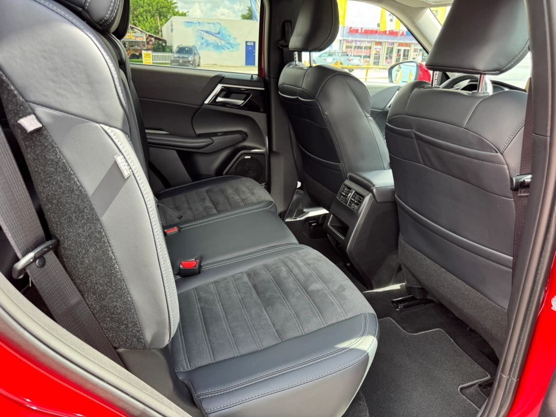 2025 Mitsubishi Outlander SE Sport Utility 4D