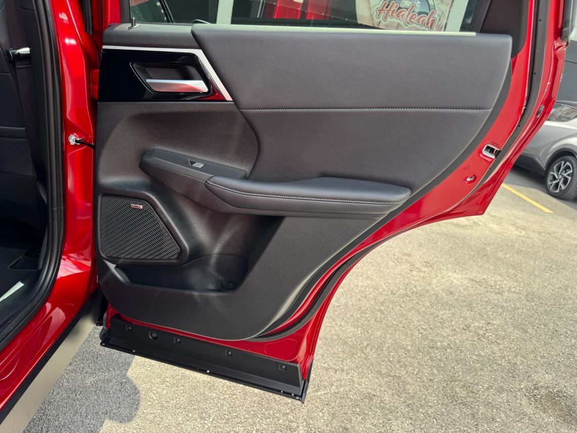 2025 Mitsubishi Outlander SE Sport Utility 4D