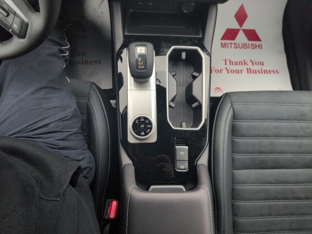 2025 Mitsubishi Outlander SE Whitecourt AB