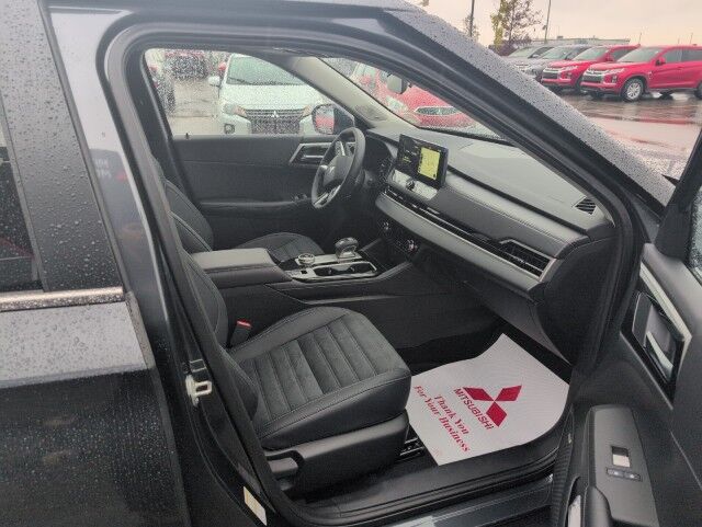 2025 Mitsubishi Outlander SE Whitecourt AB