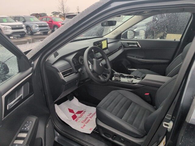 2025 Mitsubishi Outlander SE Whitecourt AB