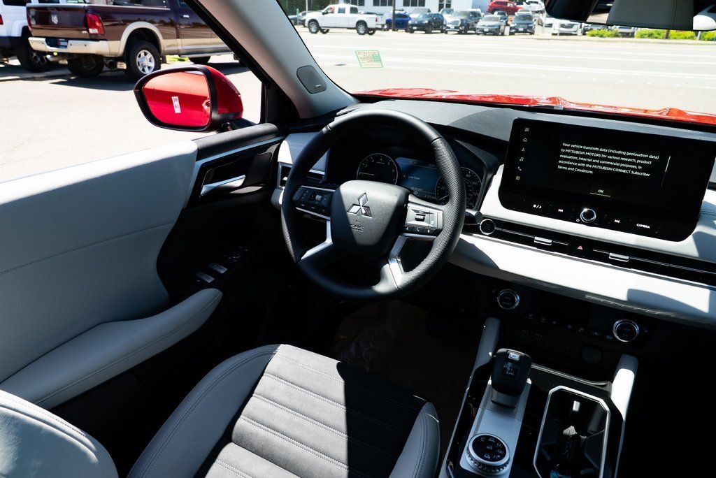 2025 Mitsubishi Outlander SEL Milwaukie OR