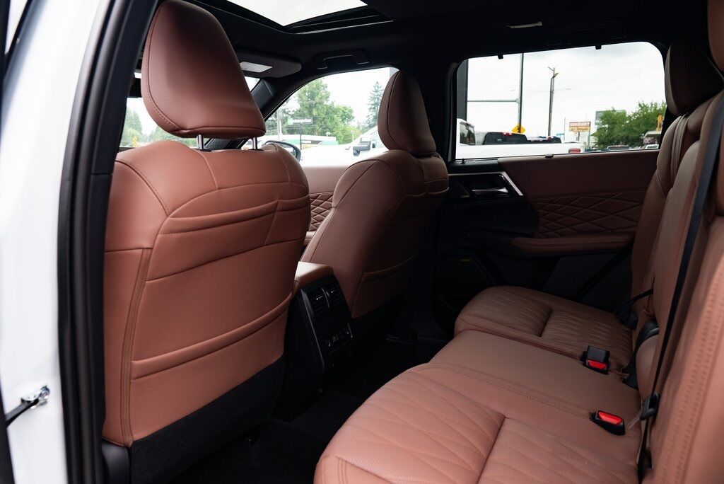 2025 Mitsubishi Outlander SEL Milwaukie OR