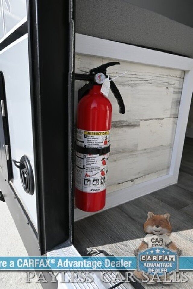 2025 Modern Buggy Country Born CB16 with Front Bunk / Sleeps 4 / Dometic Furnace / 13.5k BTU Rooftop AC / Stainless Steel Sink & Dual Burner Stove / 24in TV / Power Ext Awning / 14in Ground Clearance / All Terrain Tires / Tow Pkg / 2250lbs UVW Wasilla AK