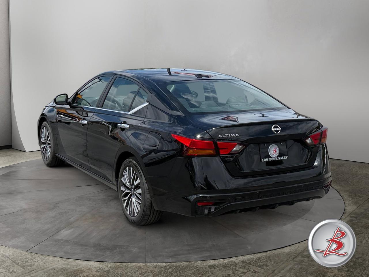2025 Nissan Altima SV - Photo 5