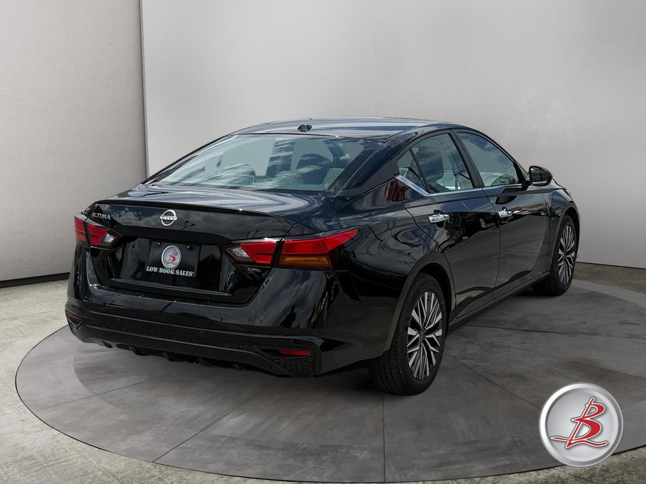 2025 Nissan Altima SV - Photo 7
