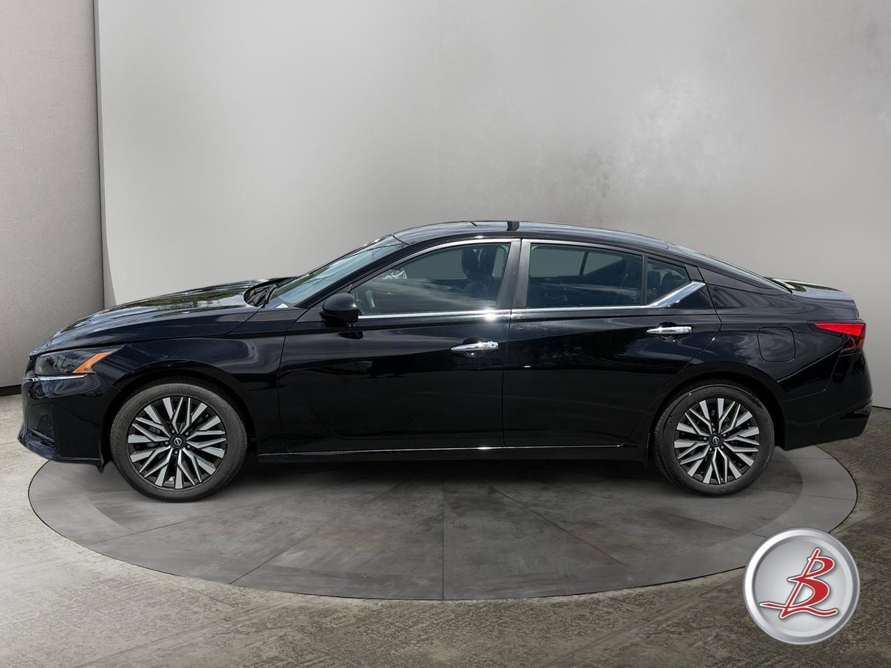 2025 Nissan Altima SV - Photo 4