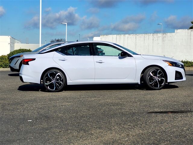 2025 Nissan Altima 2.5 SR