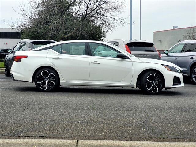 2025 Nissan Altima 2.5 SR