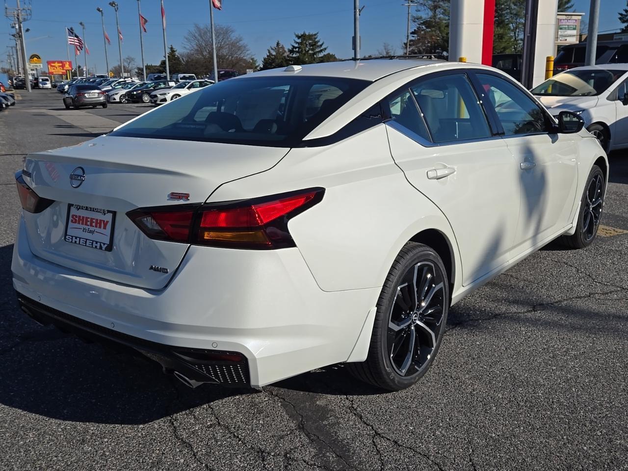 2025 Nissan Altima 2.5 SR photo 7