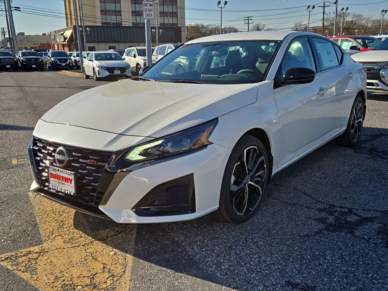 2025 Nissan Altima 2.5 SR photo 4