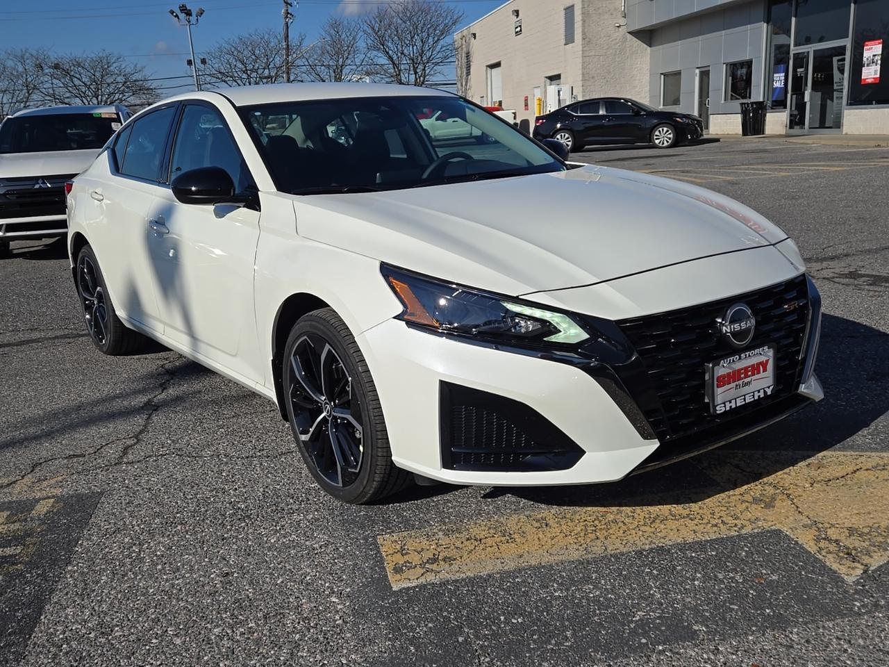 2025 Nissan Altima 2.5 SR photo 2