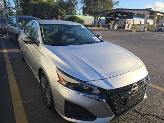 2025 Nissan Altima SV FWD