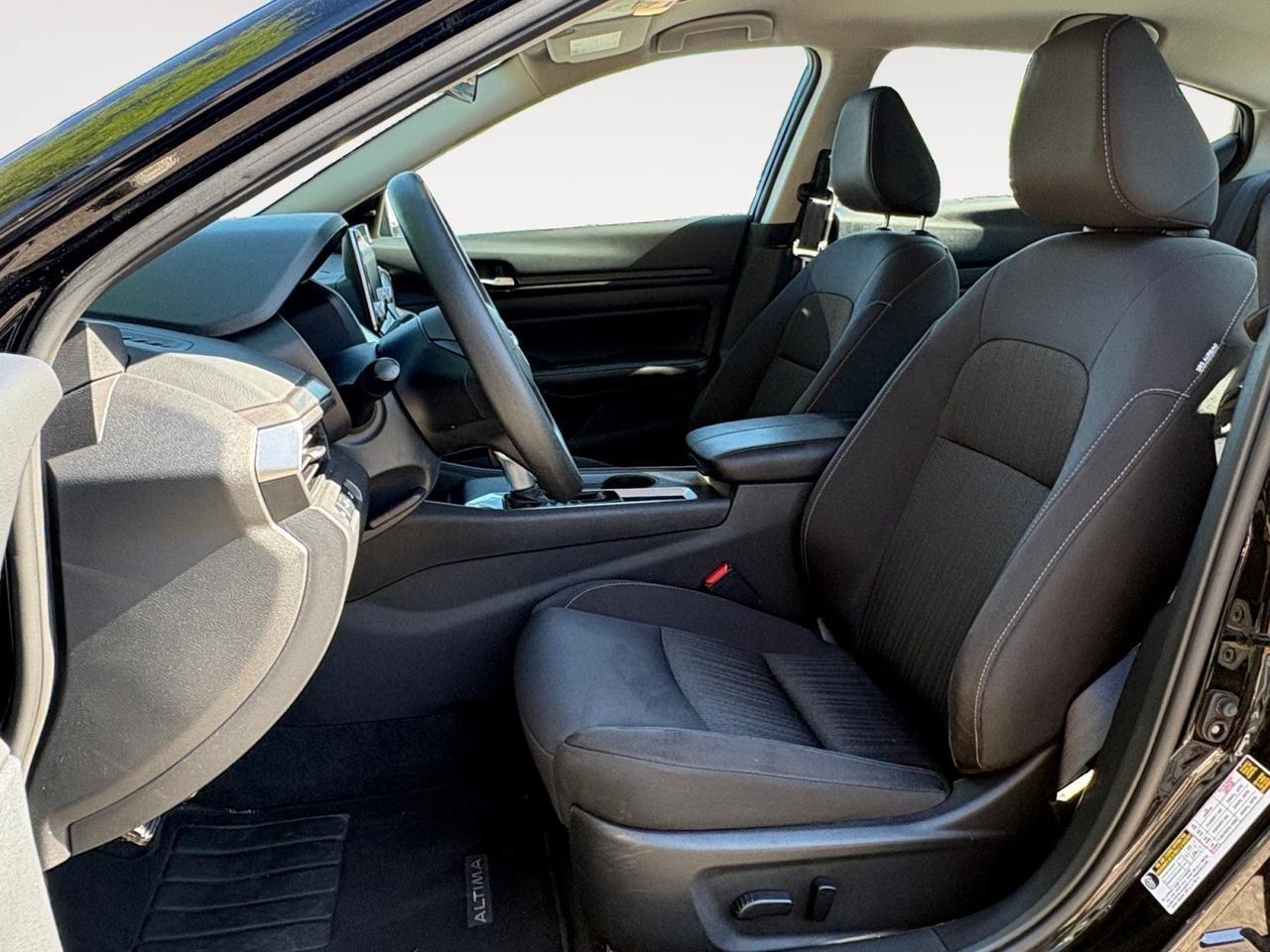 2025 Nissan Altima SV, LANE KEEP ASSIST, BLIND SPOT MONITORING, LANE DEPARTURE WARNING, PUSH BUTTON START, APPLE CARPLAY/ANDROID AUTO, BACKUP CAMERA WITH PARKING SENSORS, ONLY 1 OWNER, CLEAN CARFAX, BRAND NEW & READY TO RIDE!