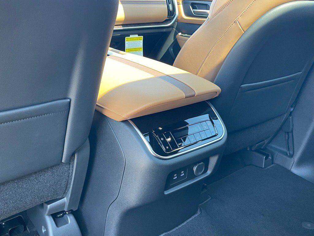 2025 Nissan Armada Platinum Reserve Oak Ridge TN