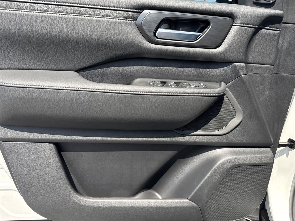 2025 Nissan Armada SV Kennesaw GA