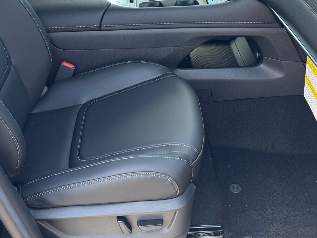 2025 Nissan Armada SV Morristown TN