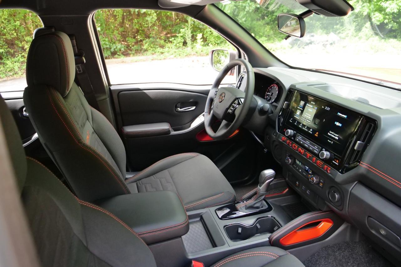 2025 Nissan Frontier PRO-X / 3.8L V6 / Bilstein Shocks / PRO Alloy Wheels! High Point NC