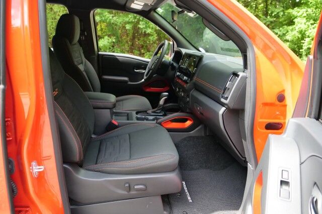 2025 Nissan Frontier PRO-X / 3.8L V6 / Bilstein Shocks / PRO Alloy Wheels! High Point NC