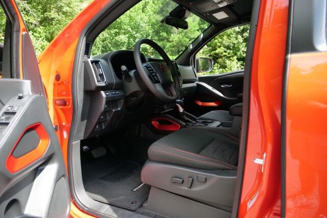 2025 Nissan Frontier PRO-X / 3.8L V6 / Bilstein Shocks / PRO Alloy Wheels! High Point NC