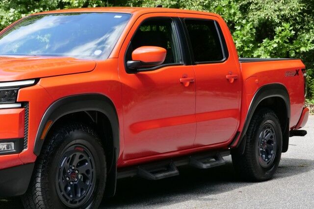 2025 Nissan Frontier PRO-X / 3.8L V6 / Bilstein Shocks / PRO Alloy Wheels! High Point NC