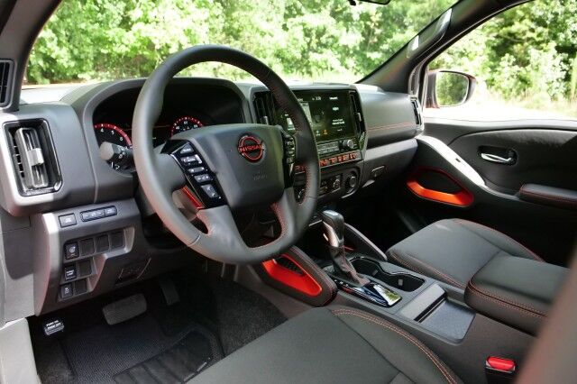 2025 Nissan Frontier PRO-X / 3.8L V6 / Bilstein Shocks / PRO Alloy Wheels! High Point NC