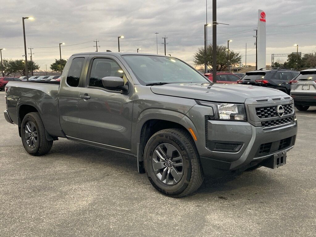 2025 Nissan Frontier SV